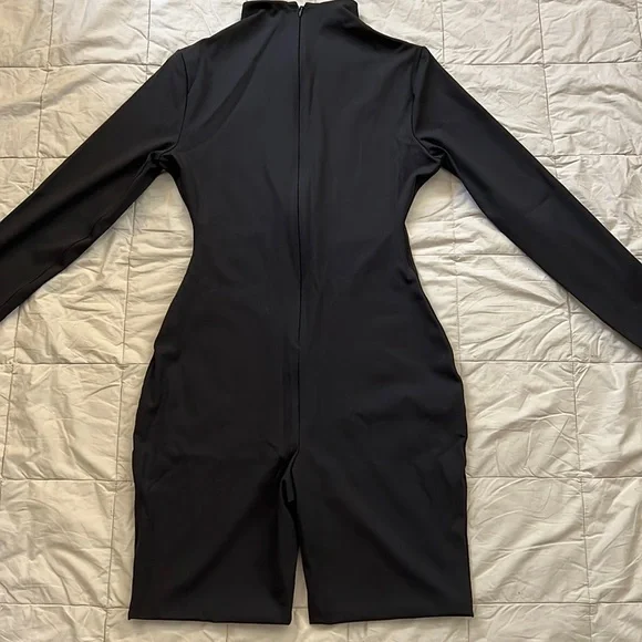 SKIMS ALL-IN-ONE LONG SLEEVE MID THIGH ONESIE - Picture 10 of 15